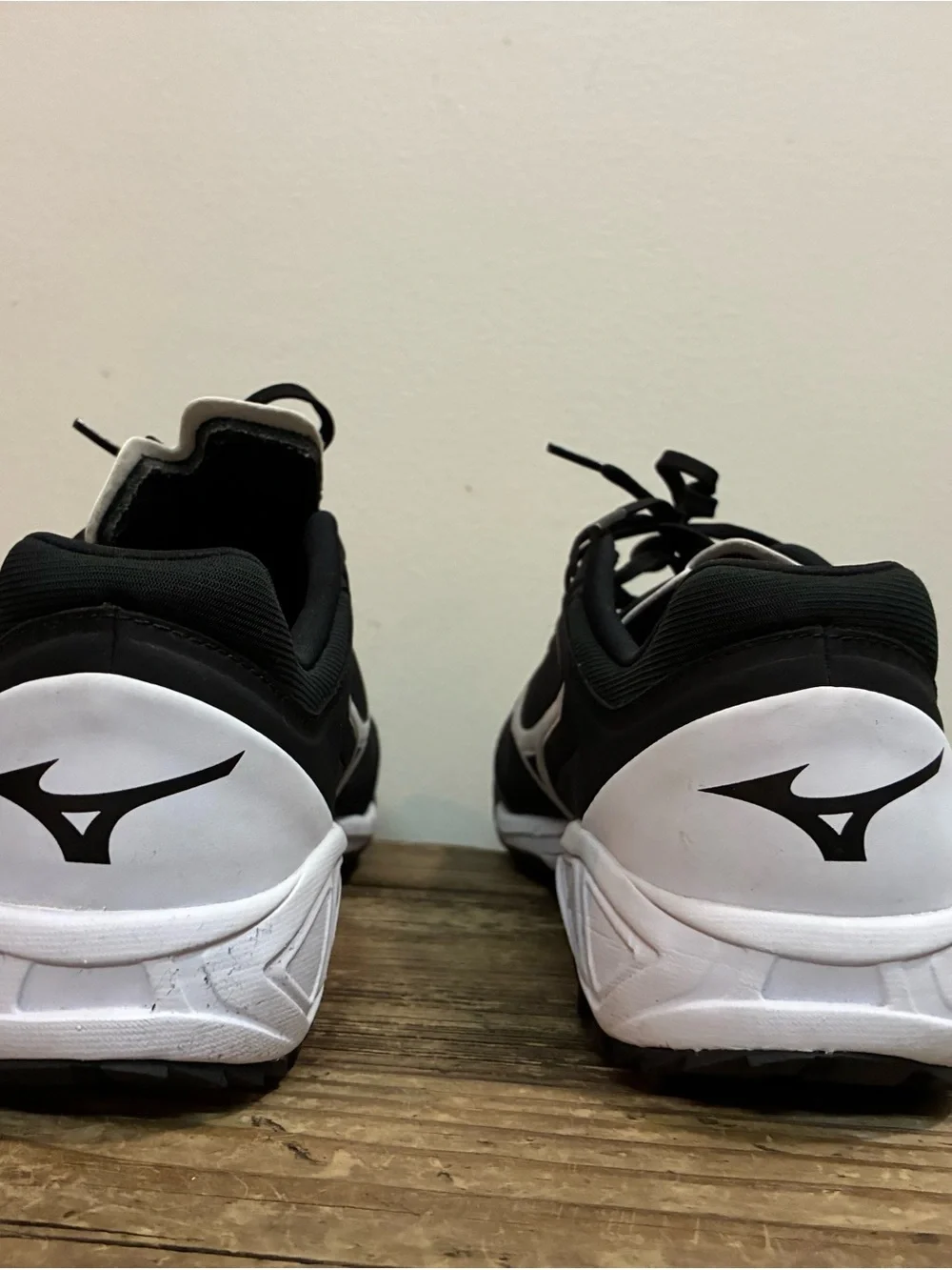 Mizuno Black and White Baseball Turf Shoes